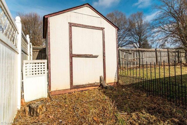 1841 Camden Forest Drive, Winston-salem, NC 27127