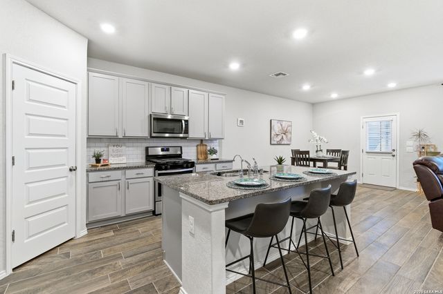 5050 Italica Rd, San Antonio, TX 78253