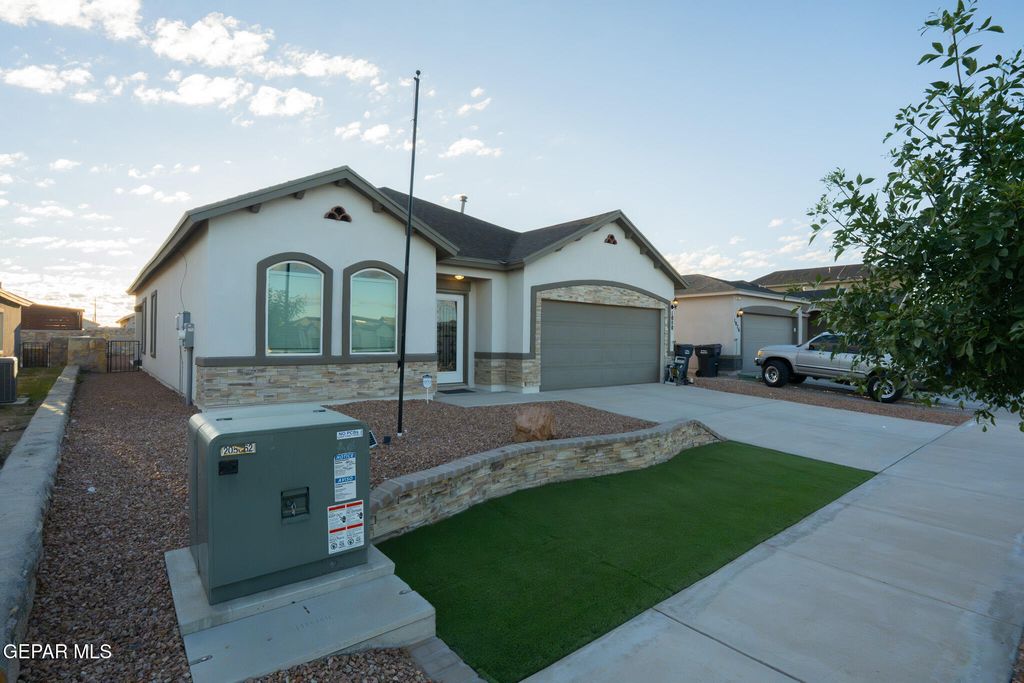 1080 Summer Night Place, Horizon City, TX 79928