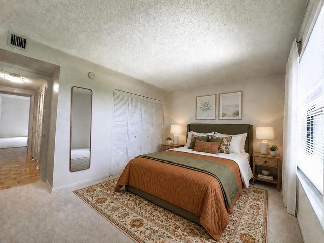 890 N FEDERAL Highway 409, Lantana, FL 33462