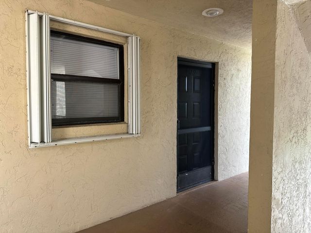 890 N FEDERAL Highway 409, Lantana, FL 33462