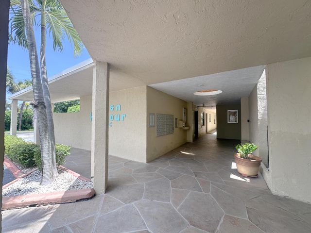 890 N FEDERAL Highway 409, Lantana, FL 33462