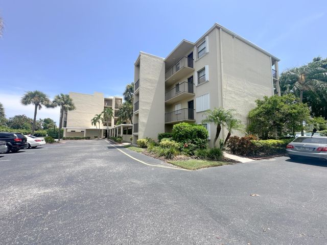 890 N FEDERAL Highway 409, Lantana, FL 33462