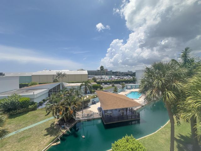 890 N FEDERAL Highway 409, Lantana, FL 33462