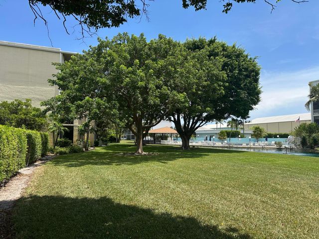 890 N FEDERAL Highway 409, Lantana, FL 33462