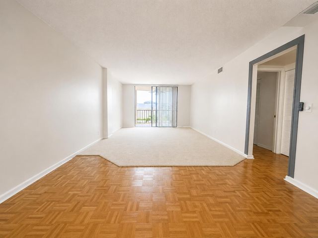 890 N FEDERAL Highway 409, Lantana, FL 33462