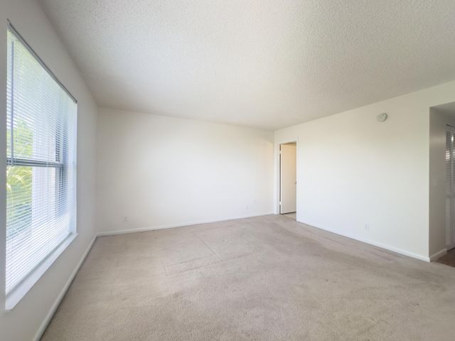 890 N FEDERAL Highway 409, Lantana, FL 33462