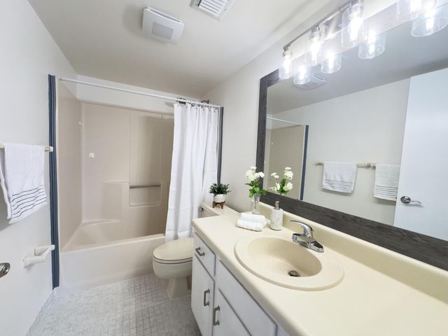 890 N FEDERAL Highway 409, Lantana, FL 33462