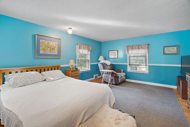 135 Dayton St, Springfield, MA 01118