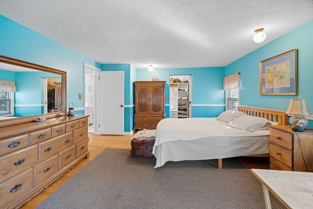 135 Dayton St, Springfield, MA 01118