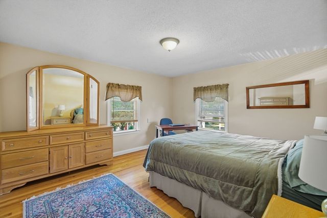 135 Dayton St, Springfield, MA 01118