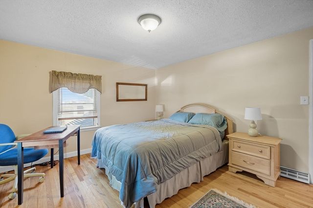 135 Dayton St, Springfield, MA 01118