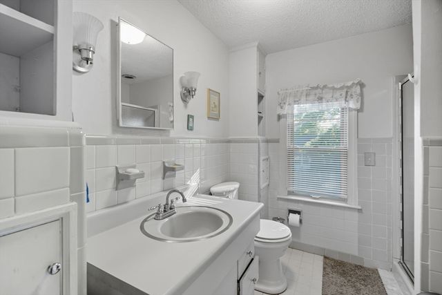 135 Dayton St, Springfield, MA 01118