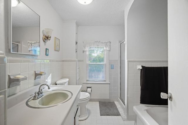 135 Dayton St, Springfield, MA 01118
