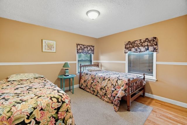 135 Dayton St, Springfield, MA 01118