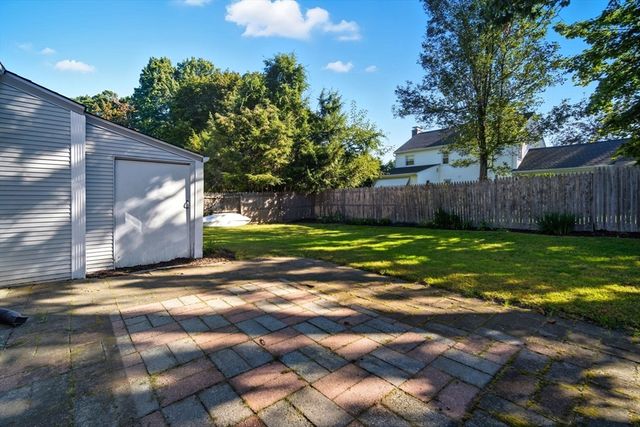 135 Dayton St, Springfield, MA 01118