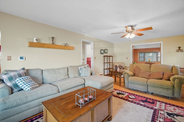 135 Dayton St, Springfield, MA 01118