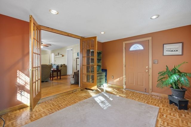 135 Dayton St, Springfield, MA 01118