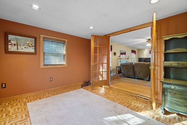 135 Dayton St, Springfield, MA 01118