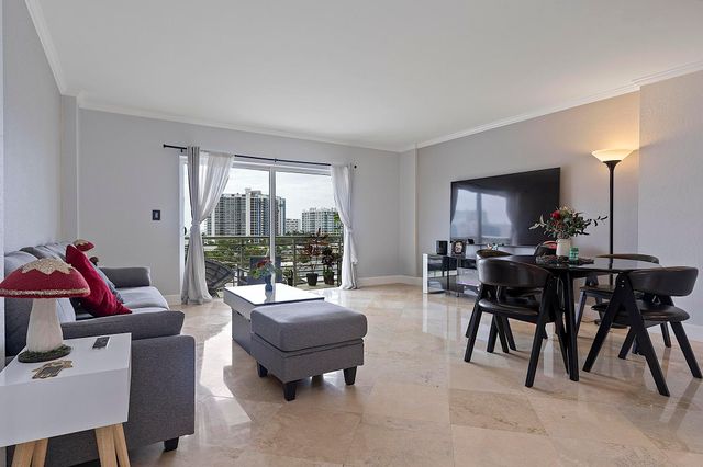 2900 NE 30th Street Apt 8j, Fort Lauderdale, FL 33306