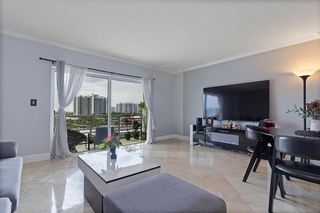 2900 NE 30th Street Apt 8j, Fort Lauderdale, FL 33306