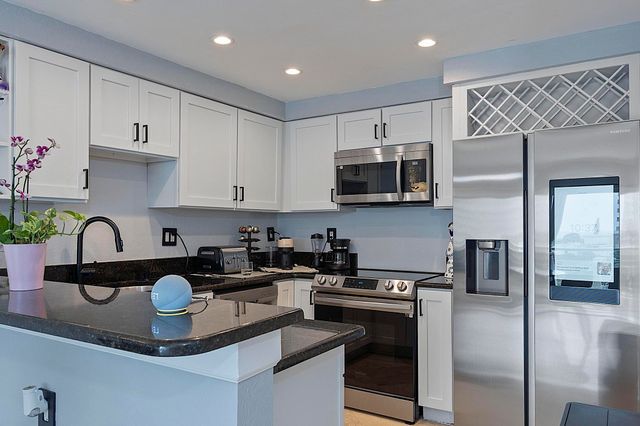 2900 NE 30th Street Apt 8j, Fort Lauderdale, FL 33306