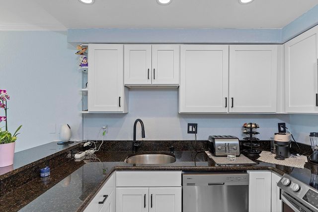2900 NE 30th Street Apt 8j, Fort Lauderdale, FL 33306