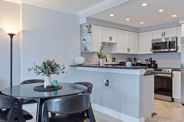 2900 NE 30th Street Apt 8j, Fort Lauderdale, FL 33306