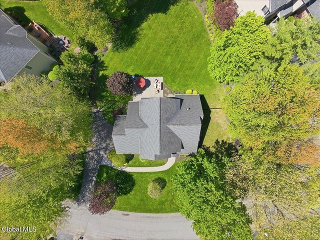 709 Waldens Pond Road, Guilderland, NY 12203