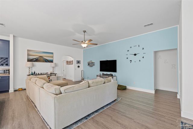 5623 Dunridge Dr, Pace, FL 32571