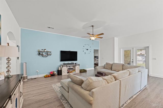 5623 Dunridge Dr, Pace, FL 32571