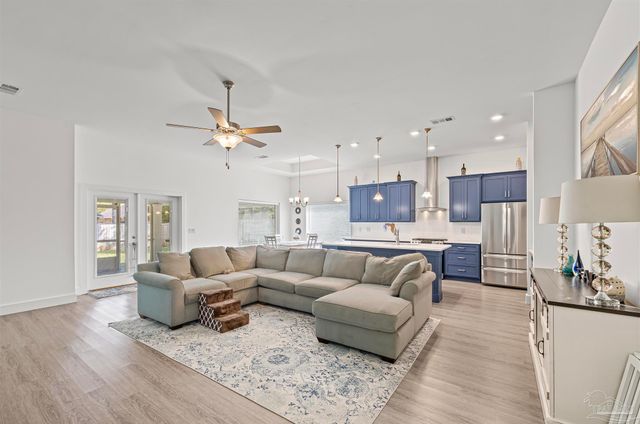 5623 Dunridge Dr, Pace, FL 32571