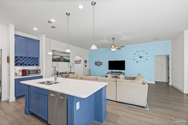 5623 Dunridge Dr, Pace, FL 32571