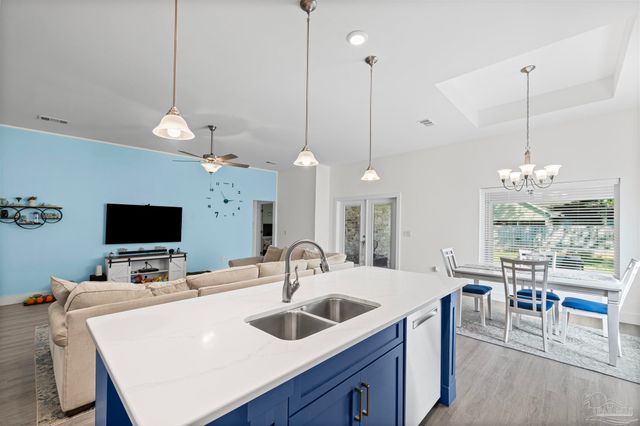 5623 Dunridge Dr, Pace, FL 32571