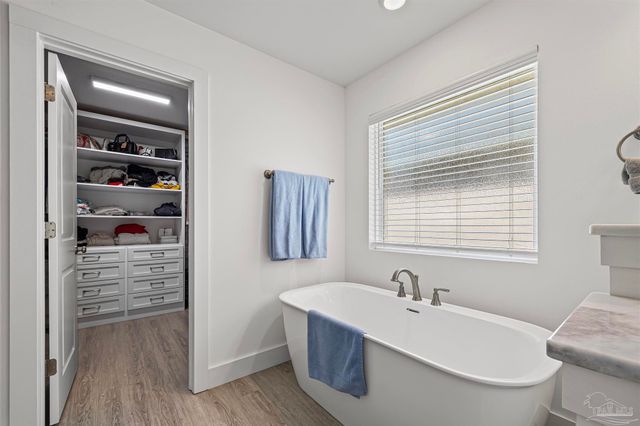 5623 Dunridge Dr, Pace, FL 32571