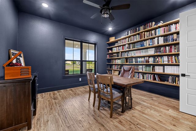 985 Vest Lane, Pilot Point, TX 76258