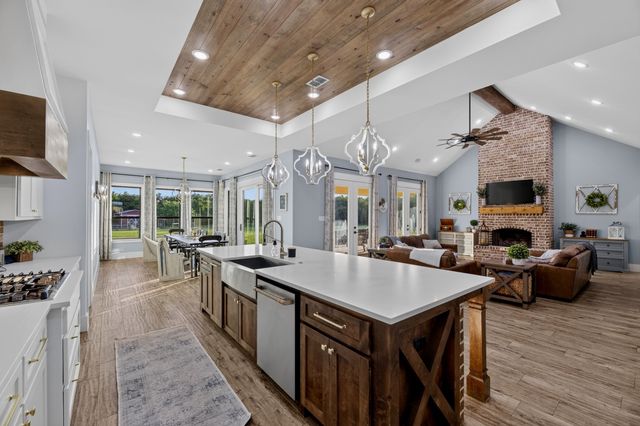 985 Vest Lane, Pilot Point, TX 76258