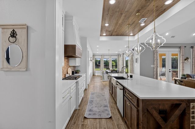 985 Vest Lane, Pilot Point, TX 76258