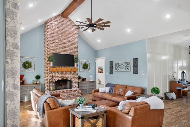 985 Vest Lane, Pilot Point, TX 76258