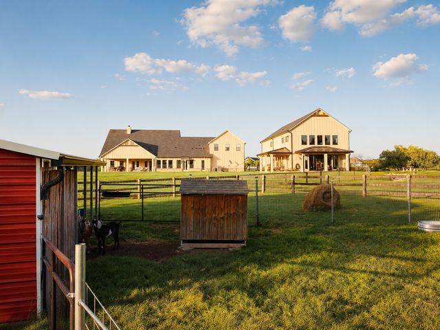 985 Vest Lane, Pilot Point, TX 76258