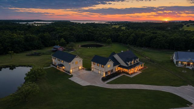 985 Vest Lane, Pilot Point, TX 76258