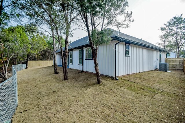 828 Corral Drive, Granbury, TX 76048