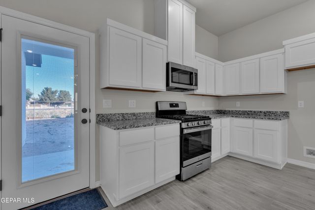 624 Hesse Drive, Socorro, TX 79927