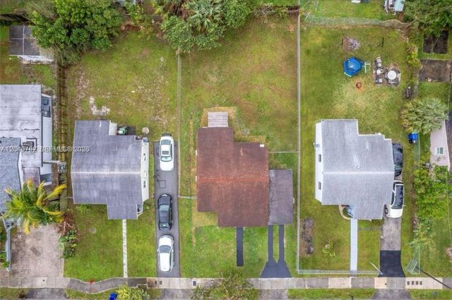 425 NW 14th Way, Fort Lauderdale, FL 33311