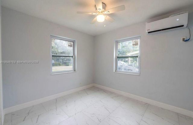 425 NW 14th Way, Fort Lauderdale, FL 33311