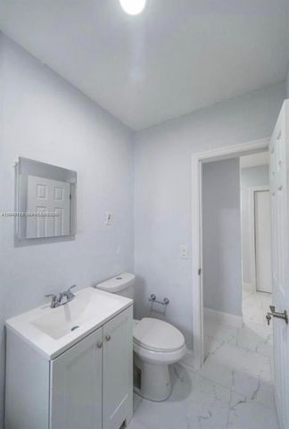 425 NW 14th Way, Fort Lauderdale, FL 33311