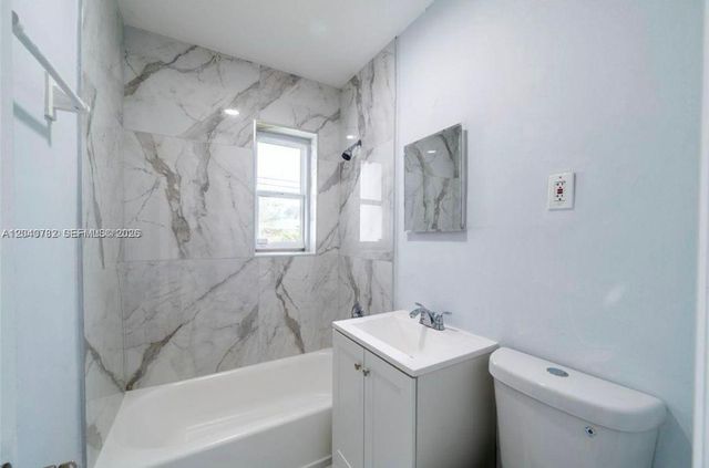 425 NW 14th Way, Fort Lauderdale, FL 33311