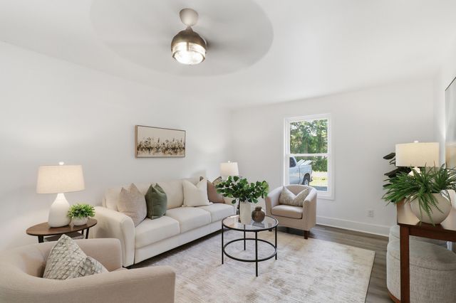 711 W James Avenue, Rossville, GA 30741
