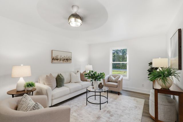 711 W James Avenue, Rossville, GA 30741