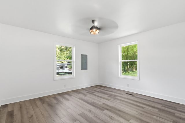 711 W James Avenue, Rossville, GA 30741